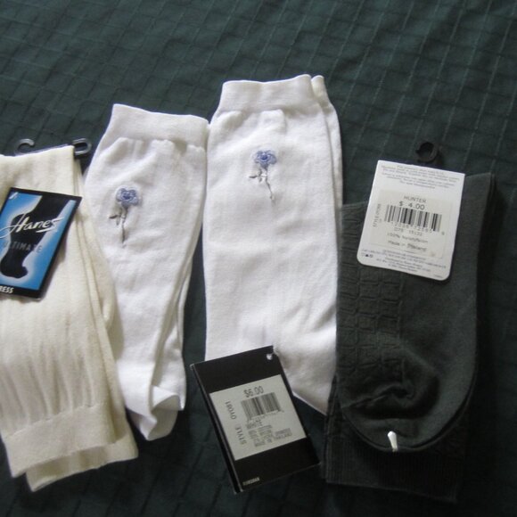 Lot - NEW 10 pr. Women's Dress Socks, LEGGS, HANES ULTIMATE One Size Mid Calf - Picture 6 of 6